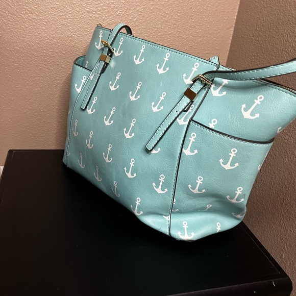 Purse - Picture 2 of 3